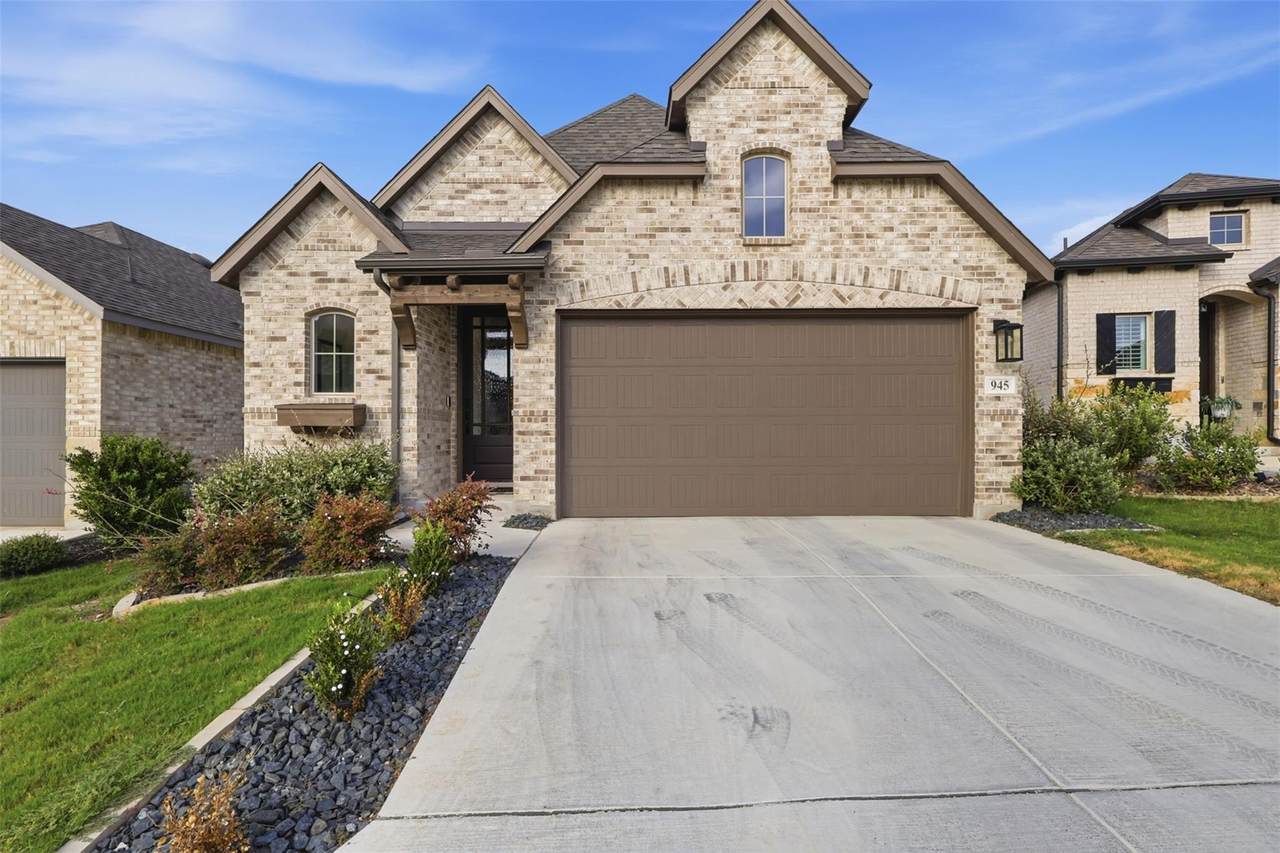 945 Easy Gruene Dr - Photo 1