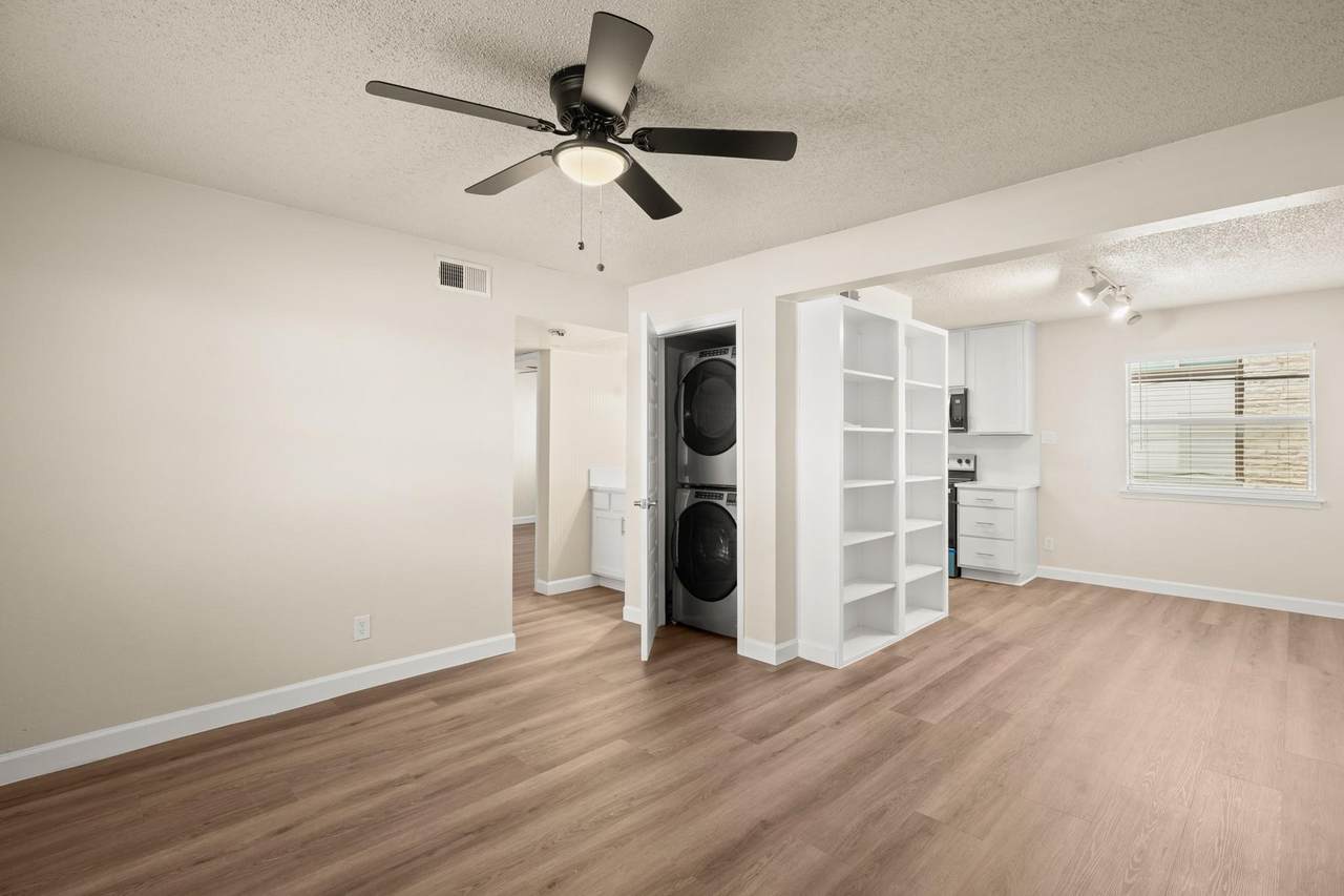 2408 Longview St - Photo 1