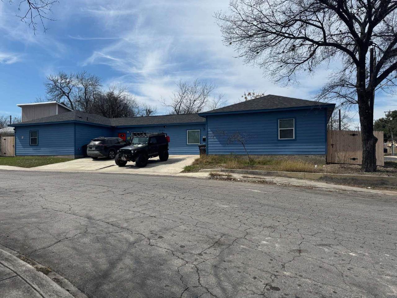 2902 Laredo St - Photo 1
