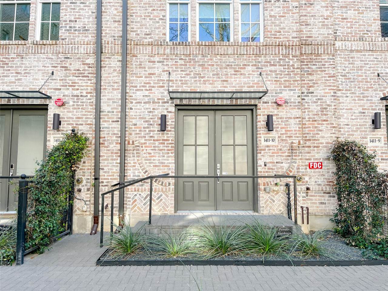 1411 Town Creek Dr - Photo 1