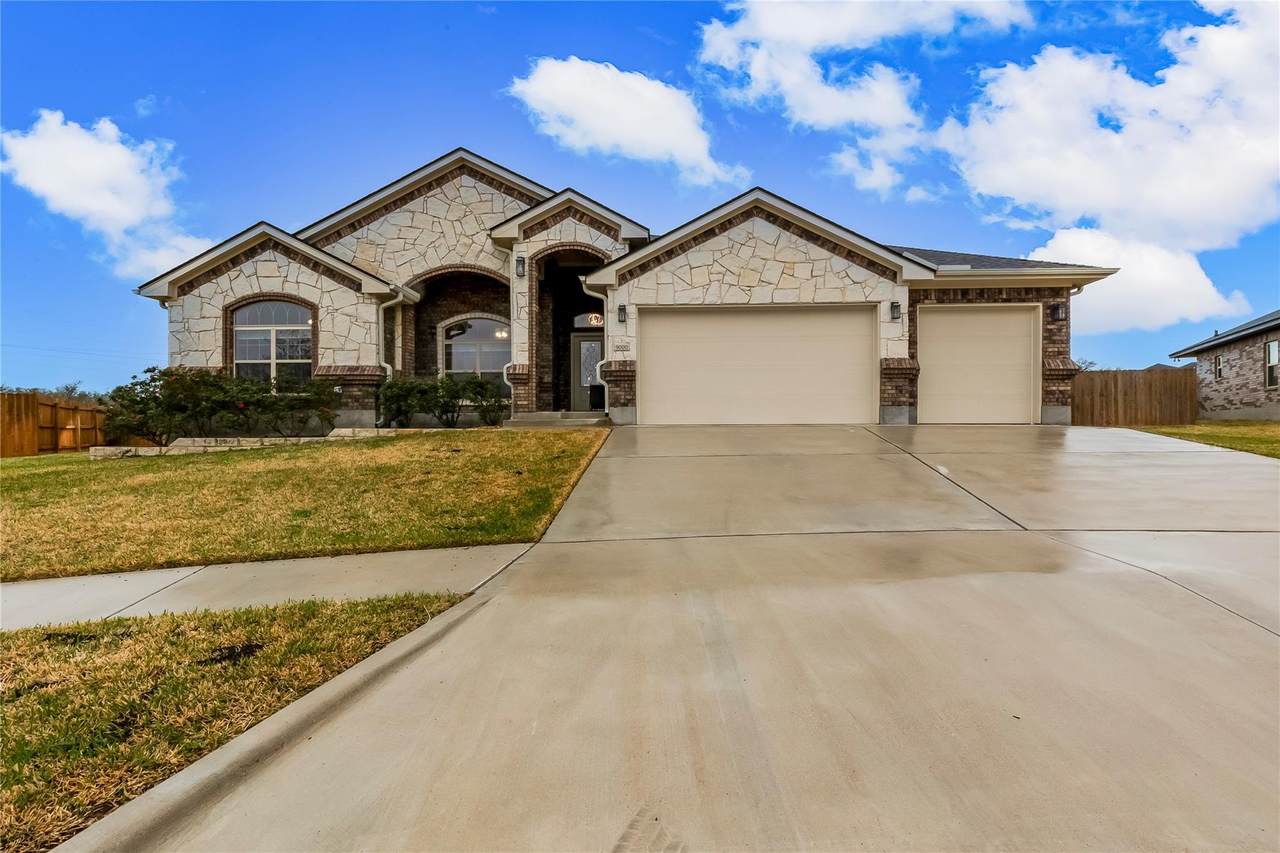 9000 Grand Oaks Ln - Photo 1