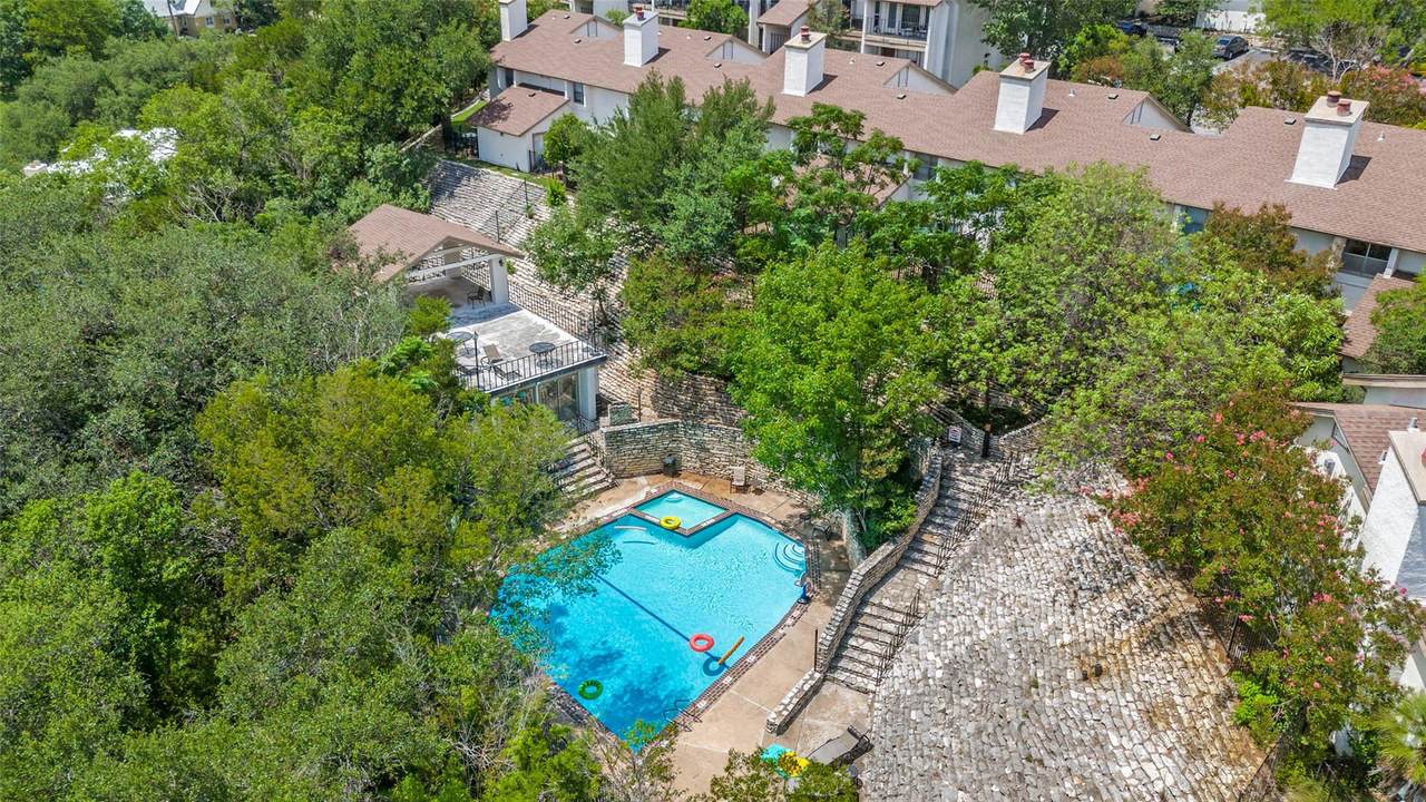 6910 Hart Ln - Photo 1