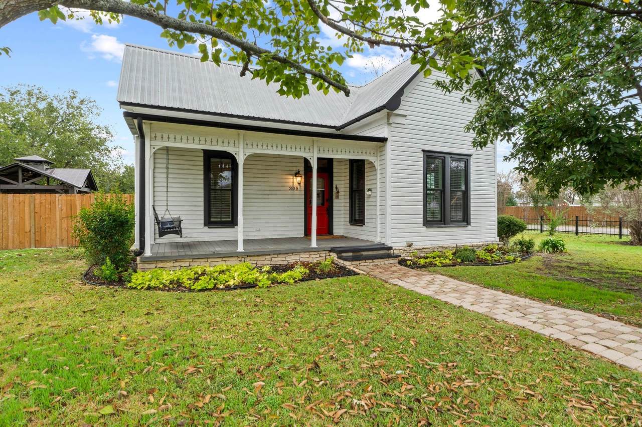 305 East St - Photo 1