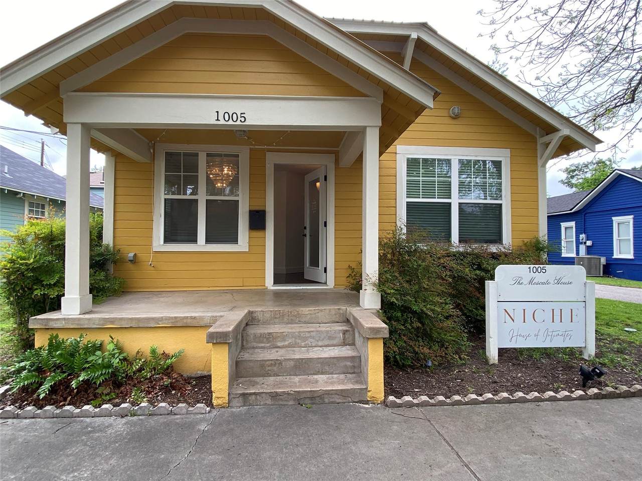 1005 Rock St - Photo 1