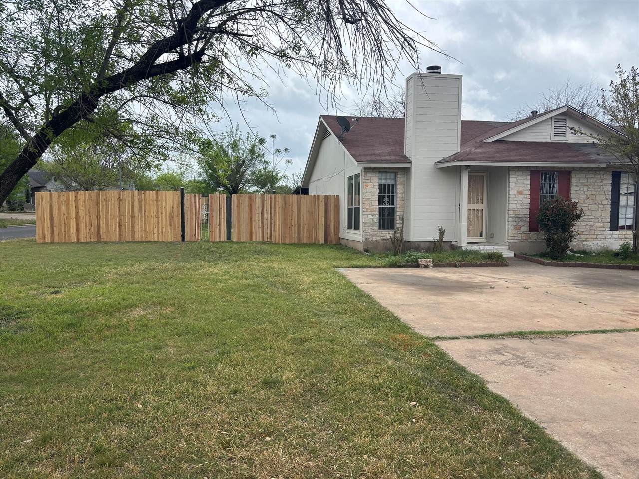 10309 Annie Oakley Trl - Photo 1