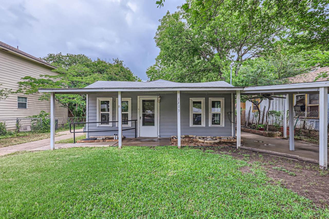 1313 Perez St - Photo 1