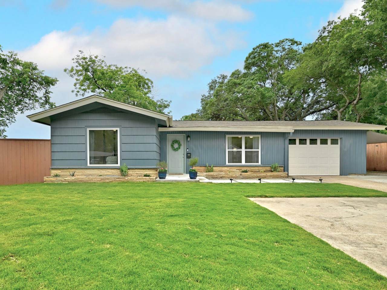 5700 Avenue G - Photo 1