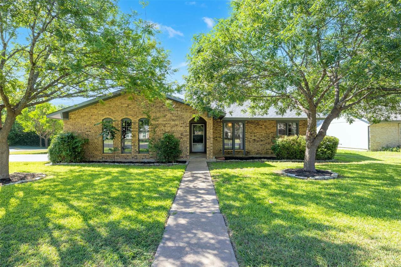 800 River Bend Dr - Photo 1
