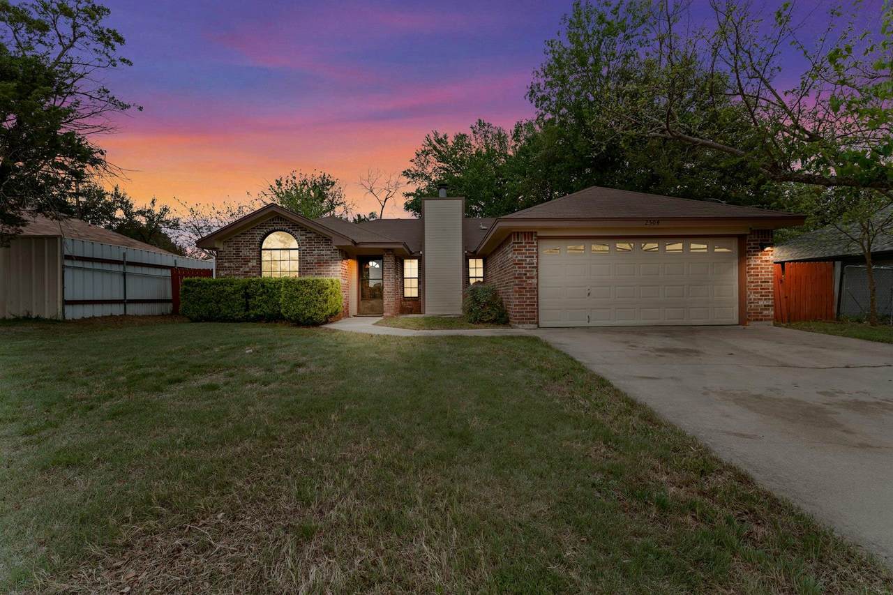 2504 Lazy Ridge Dr - Photo 1