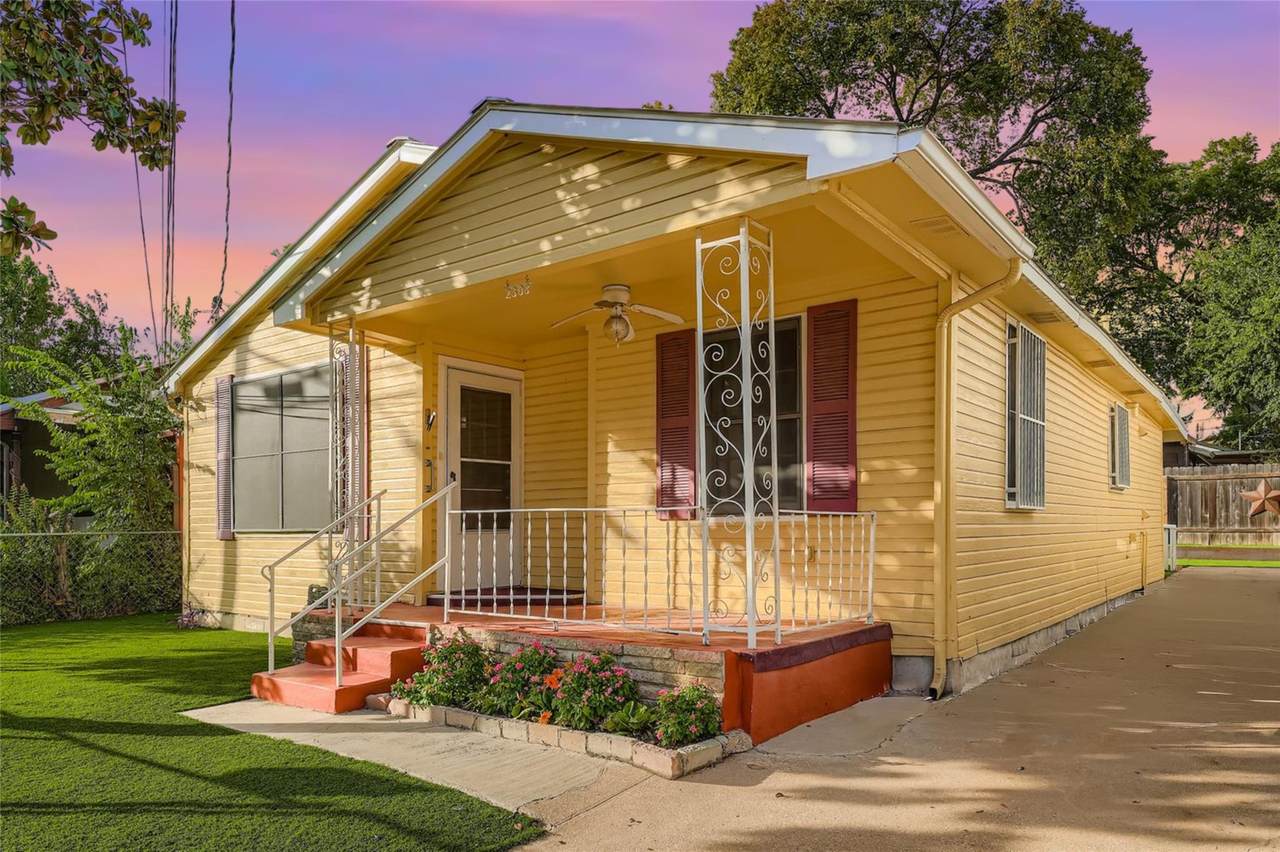 2308 Santa Rita St - Photo 1