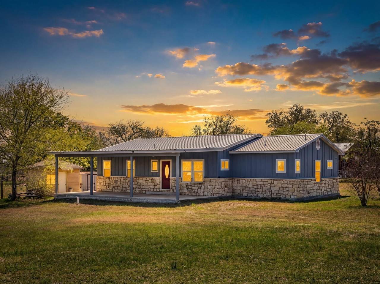 255 Thompson Rd - Photo 1