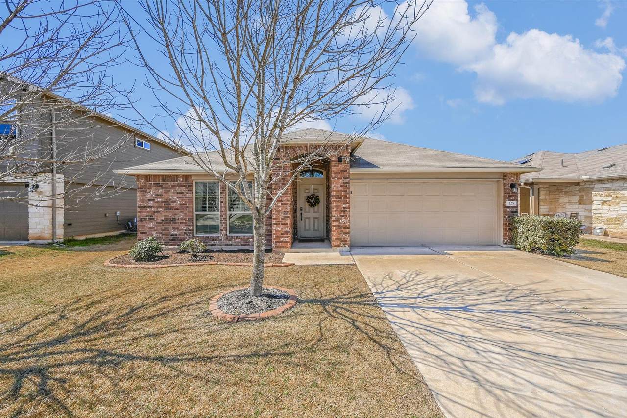 725 Pinnacle Dr - Photo 1