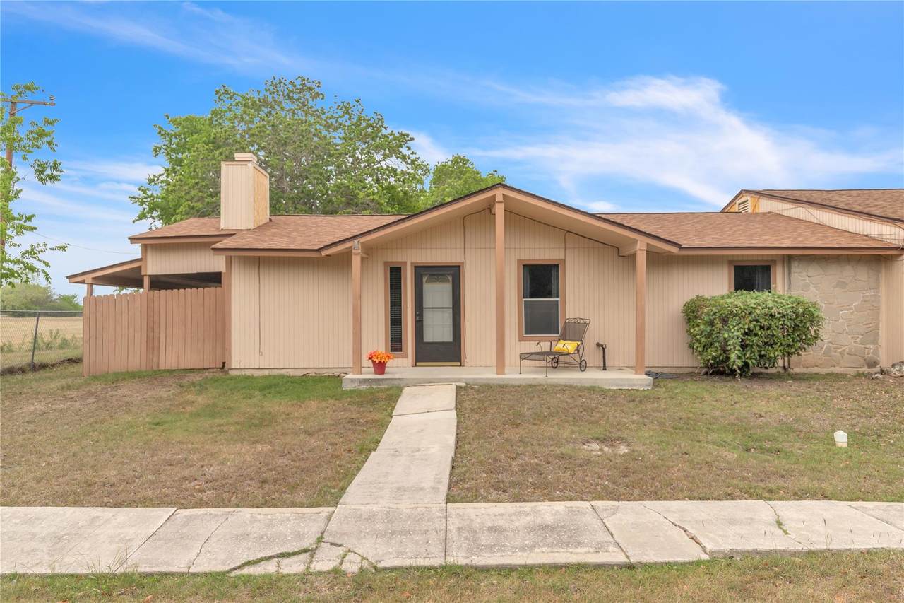 1051 Country Club Dr - Photo 1