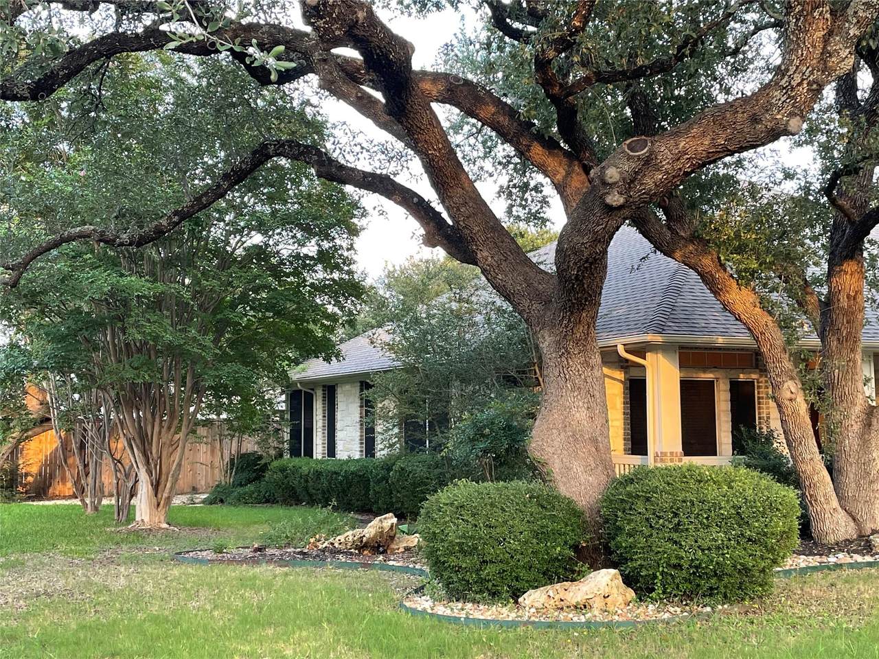 120 Brazos Dr - Photo 1