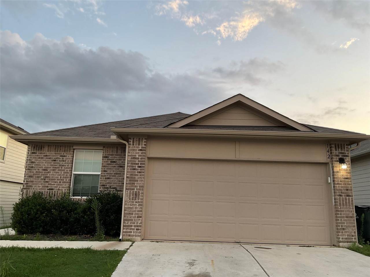 142 Jubilee Dr - Photo 1