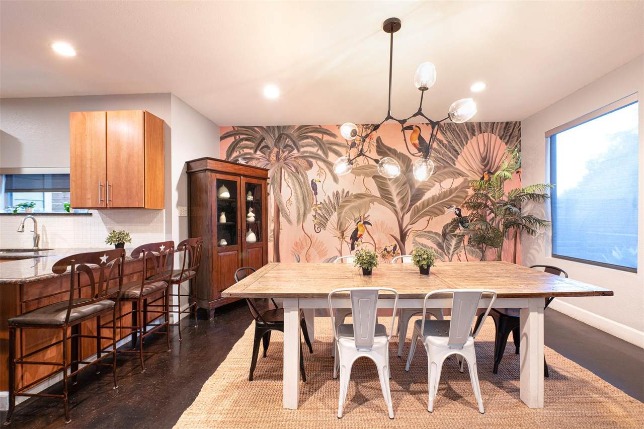 2302 9th St - Photo 1
