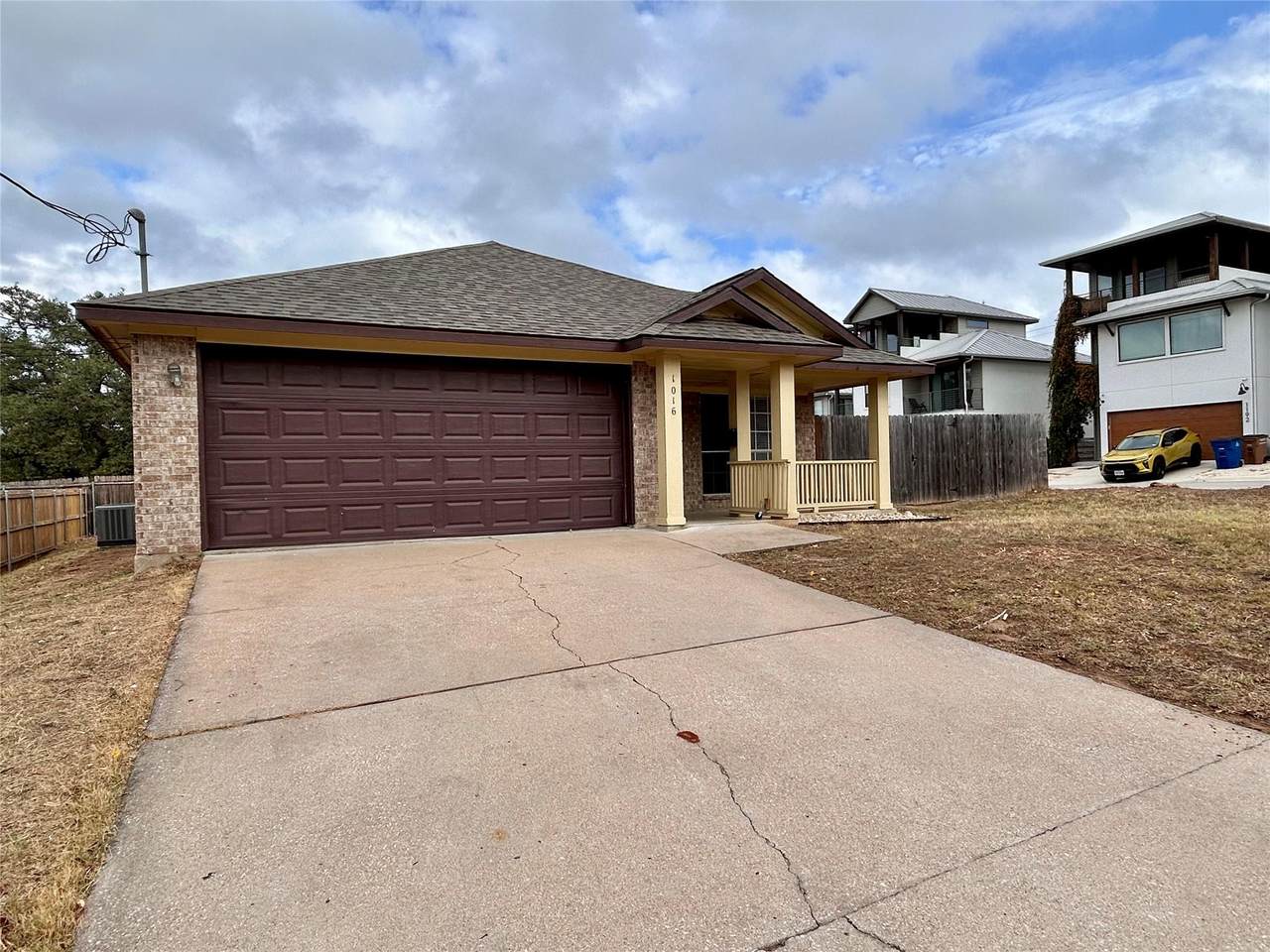 1016 Catalpa St - Photo 1