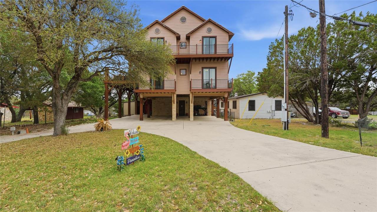 628 Country Ln - Photo 1