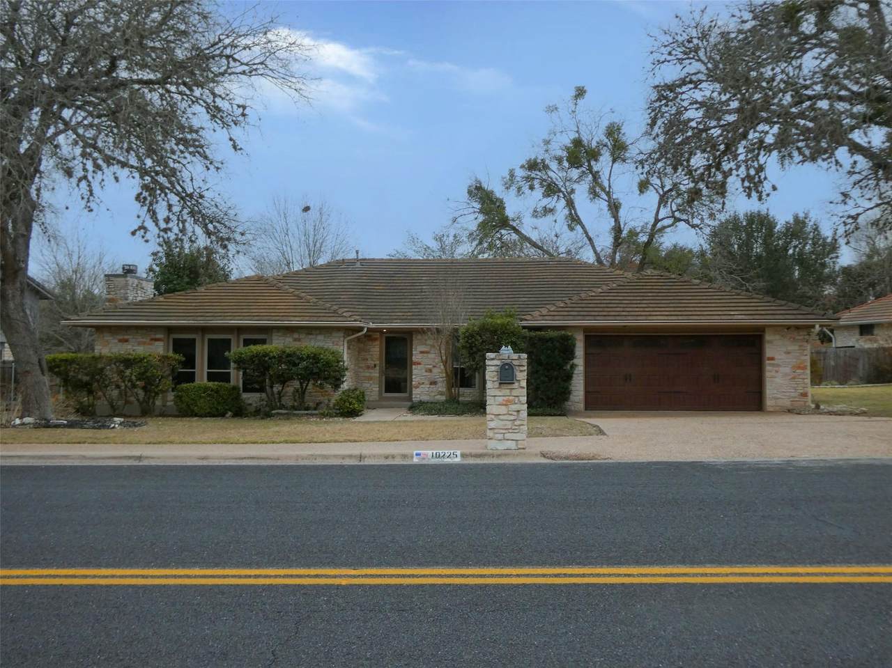 10225 Pinehurst Dr - Photo 1