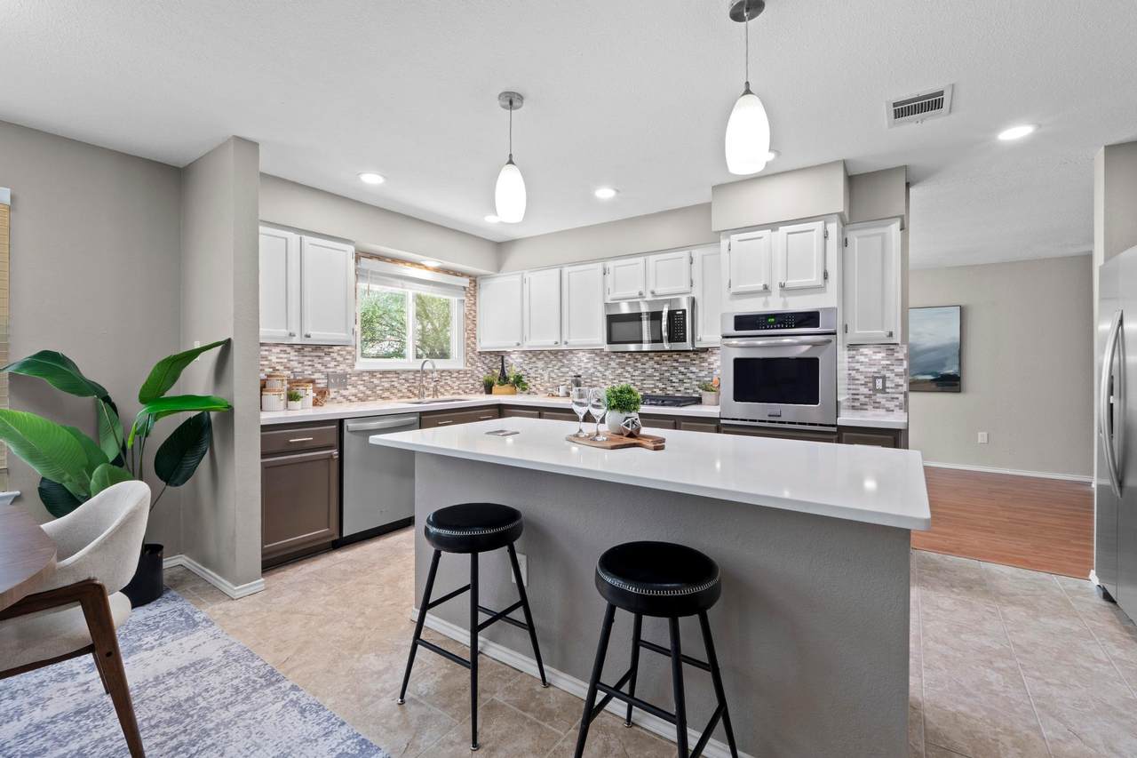 1401 Deer Ledge Trl - Photo 1