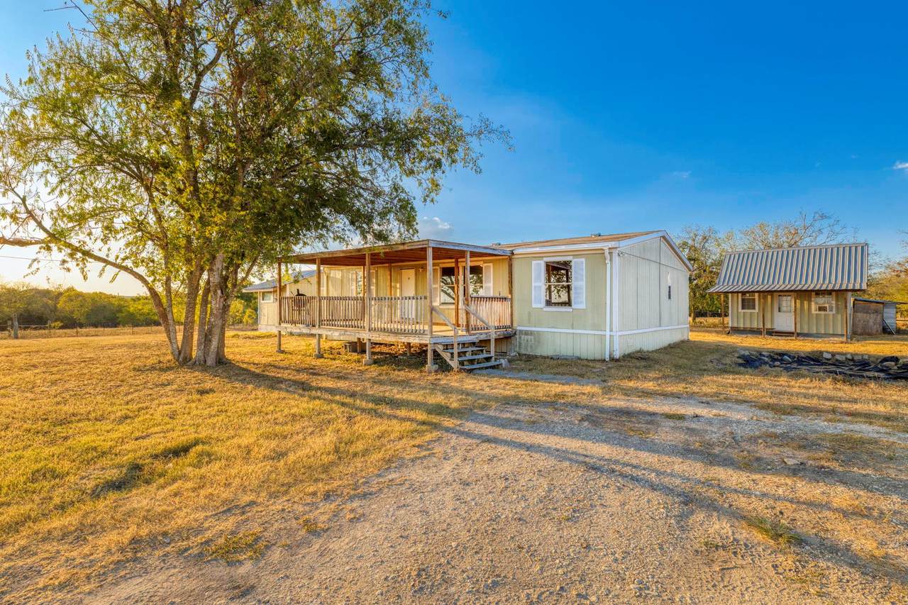 645 Old Luling Rd - Photo 1