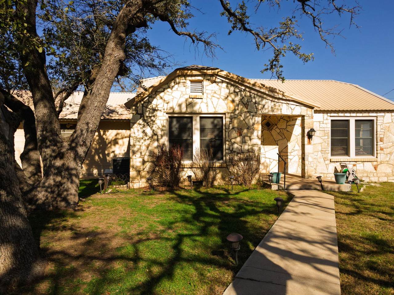 https://bt-photos.global.ssl.fastly.net/austin/1280_boomver_1_8363898-2.jpg