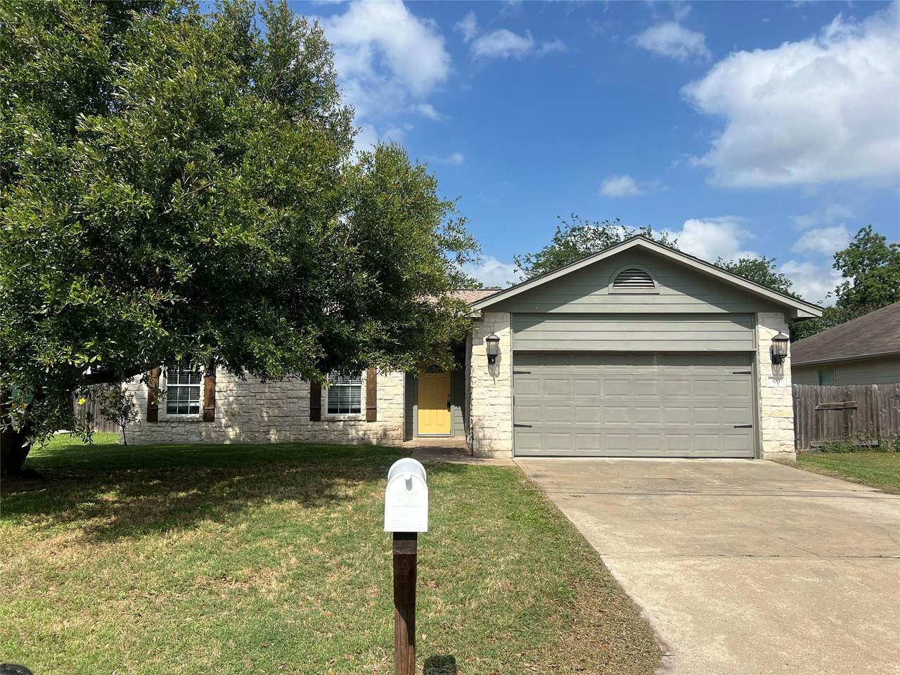 303 Lydia Ln - Photo 1