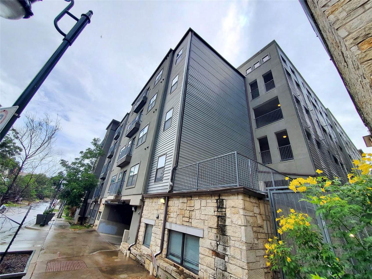 2502 Leon St - Photo 1