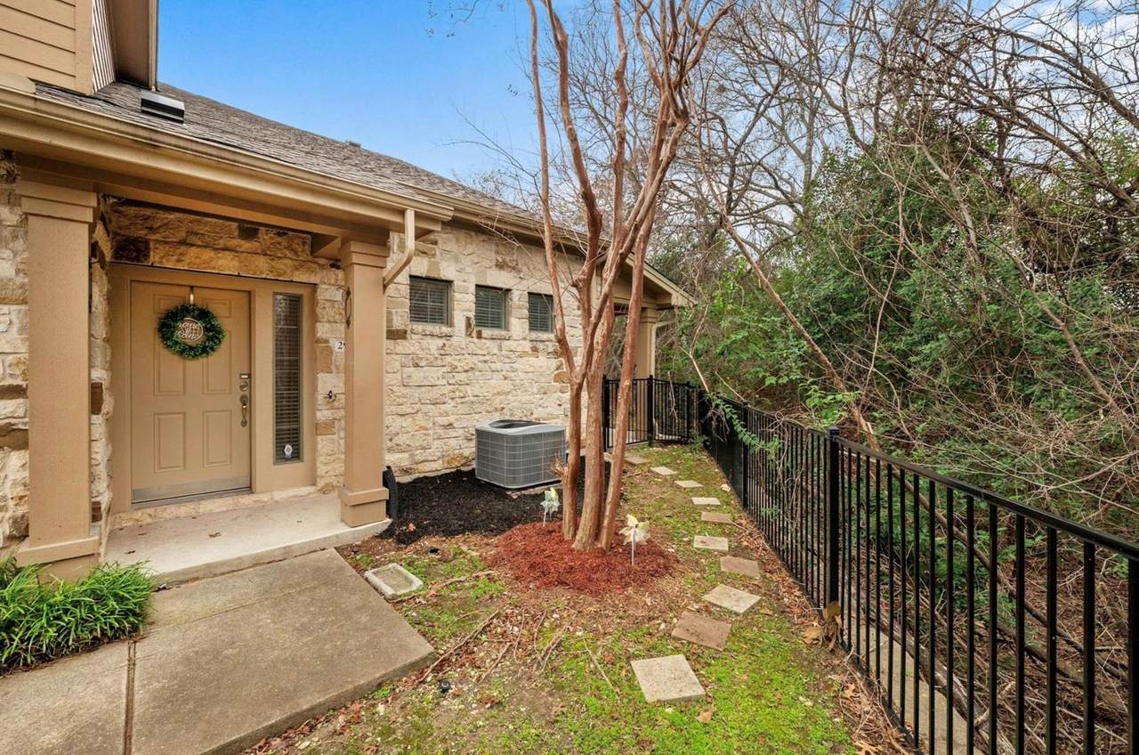 1310 Parmer Ln - Photo 1