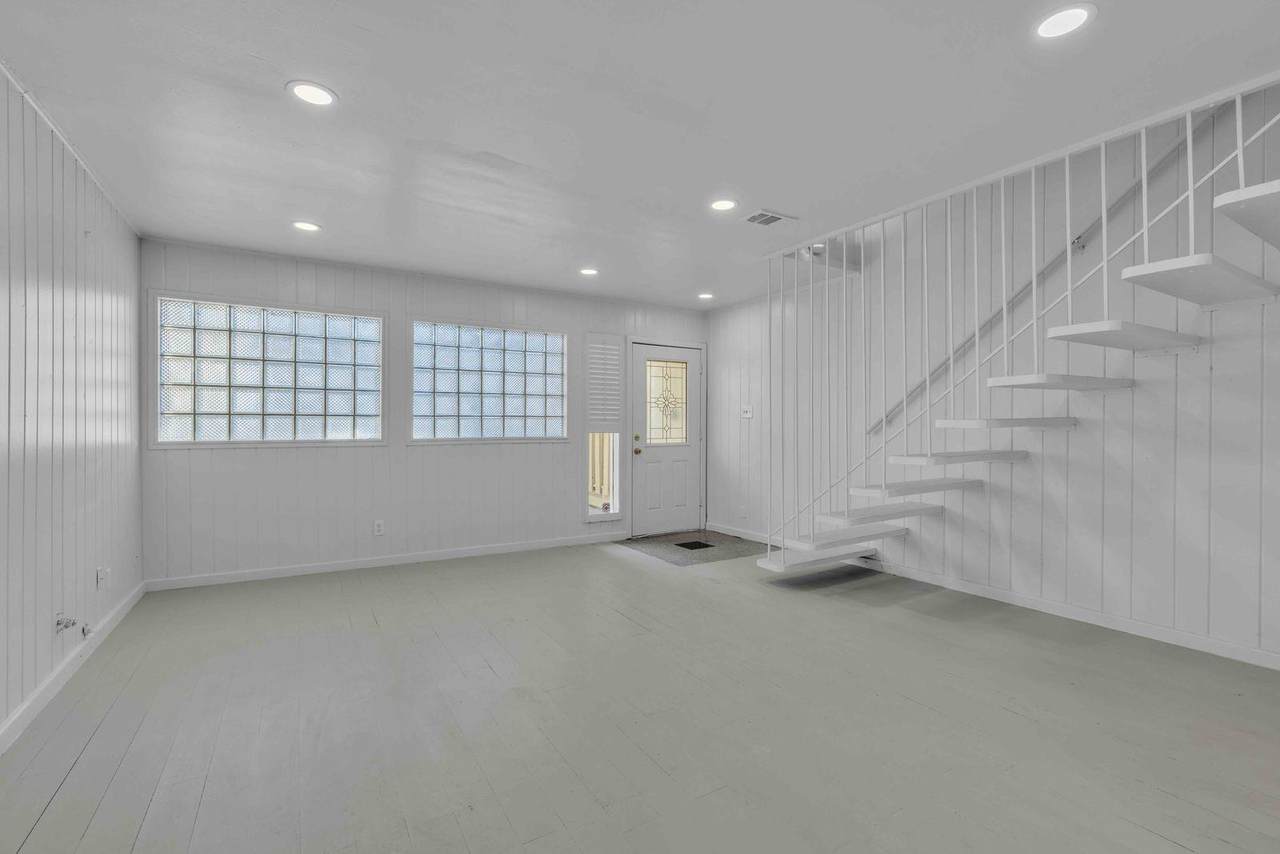 5210 Woodrow Ave - Photo 1