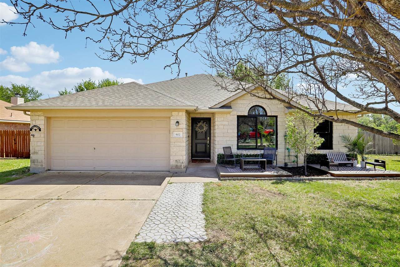 902 Ridgemont Cir - Photo 1