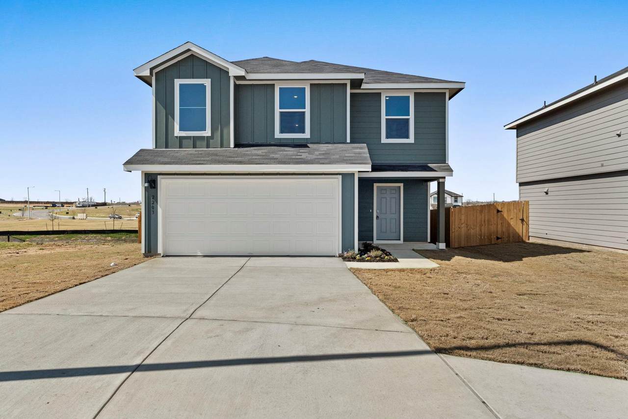 2203 Lionheart Dr - Photo 1
