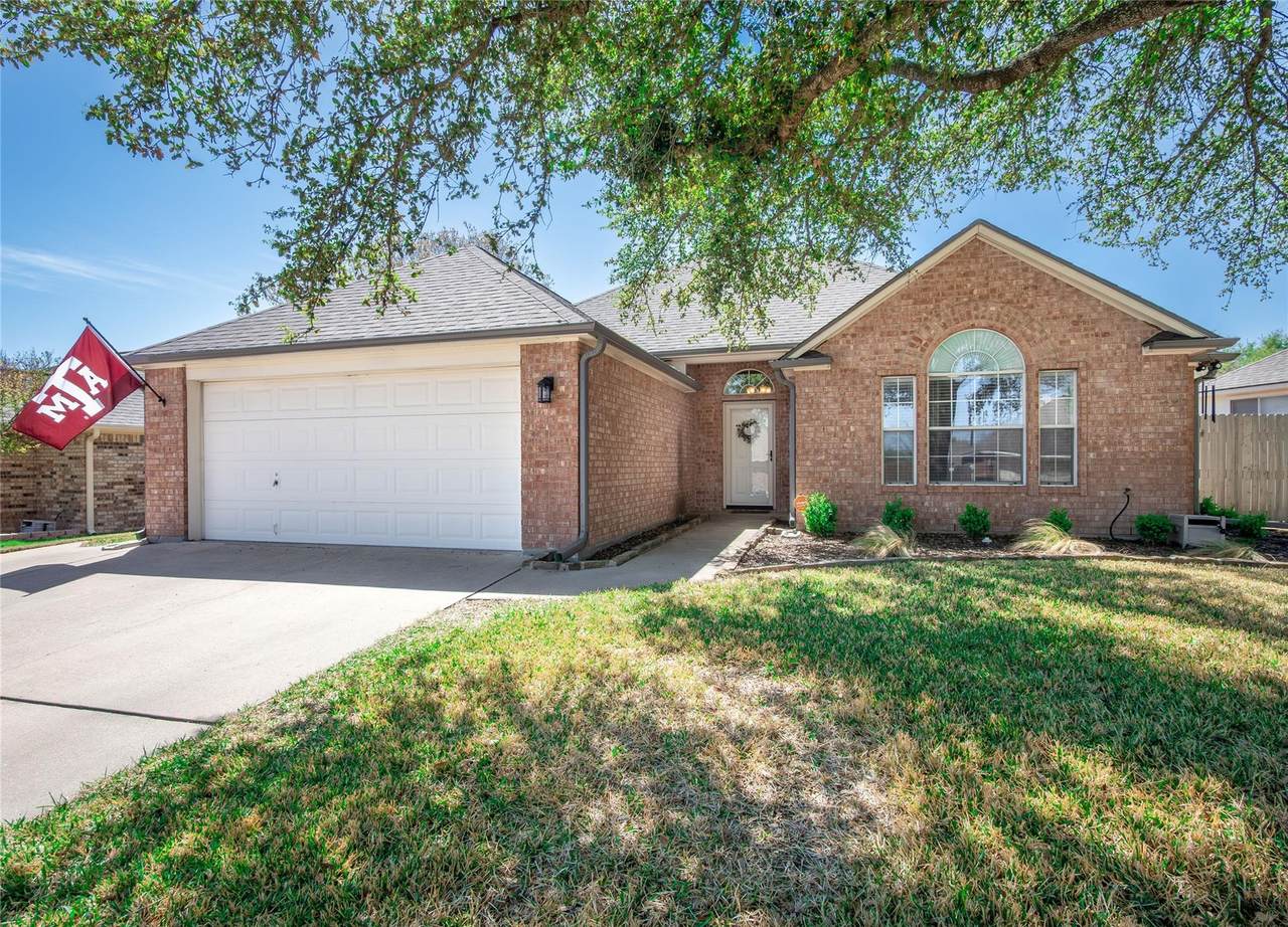2407 Kingsbury Dr - Photo 1