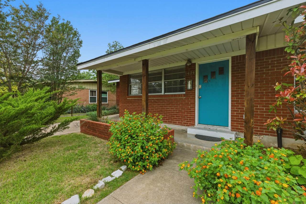1404 Cloverleaf Dr - Photo 1