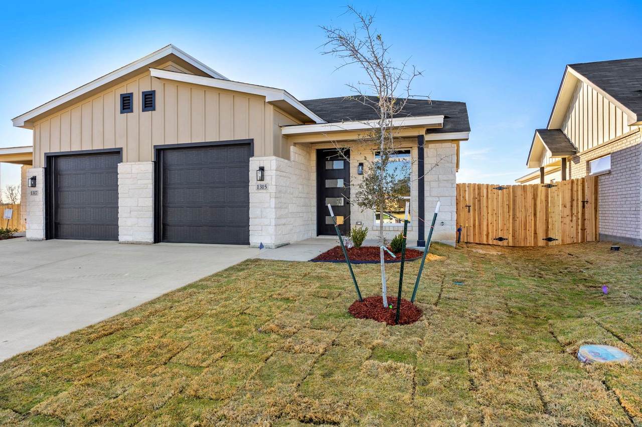 1315 Lone Pine Way - Photo 1