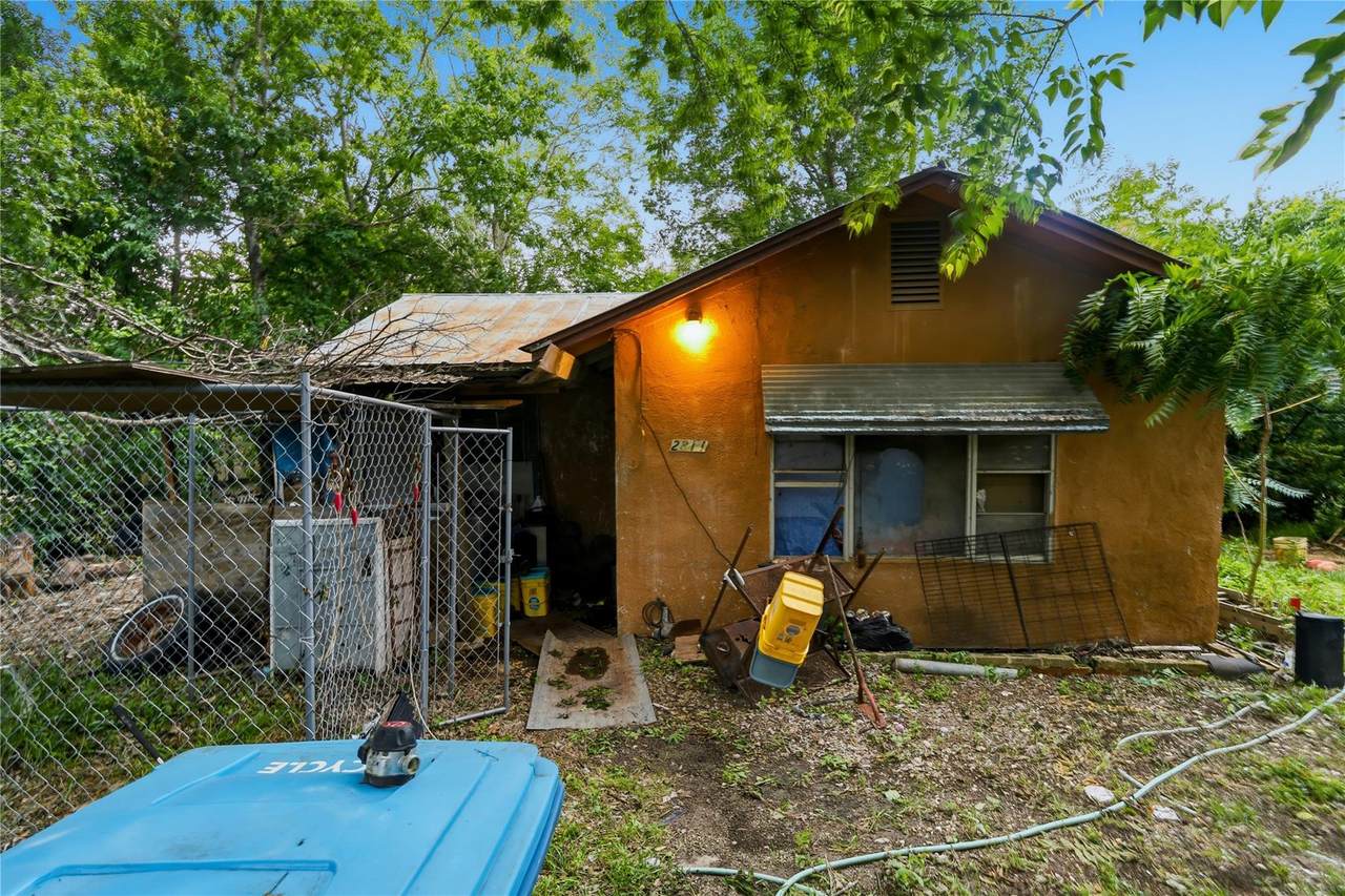2811 Locust St - Photo 1