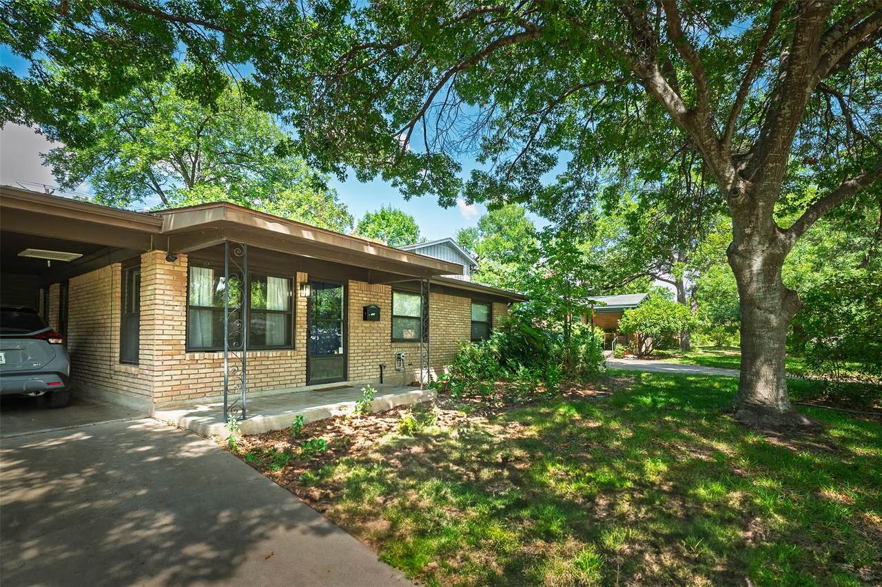 1306 Ridgemont Dr - Photo 1