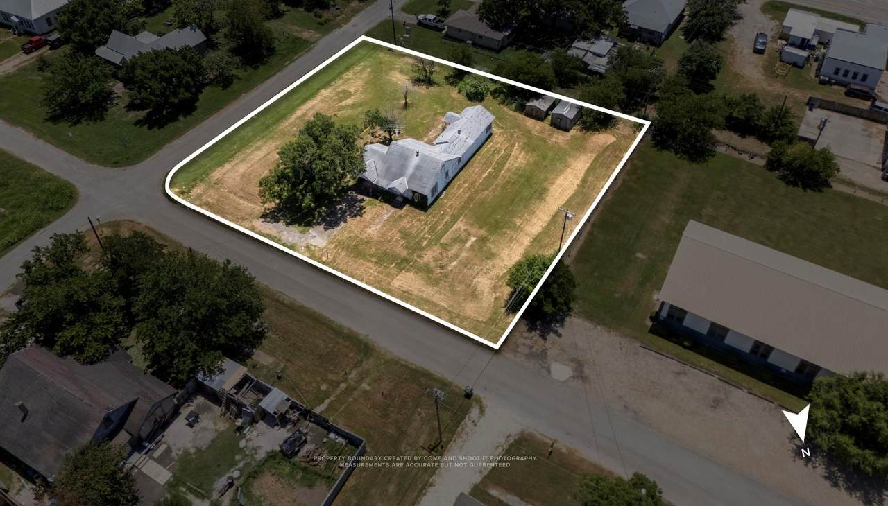 325 Bell St - Photo 1