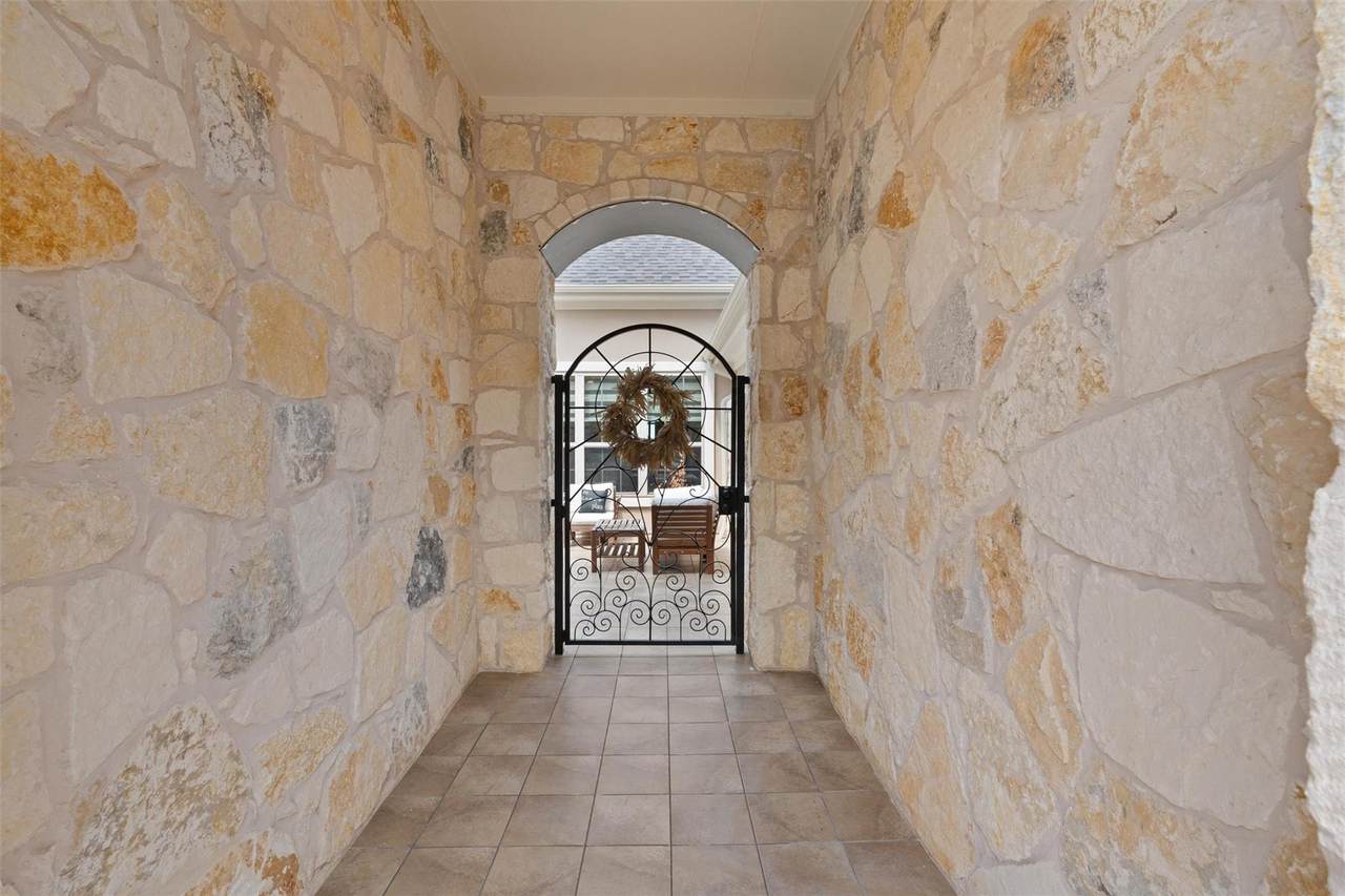 https://bt-photos.global.ssl.fastly.net/austin/1280_boomver_2_8761202-2.jpg