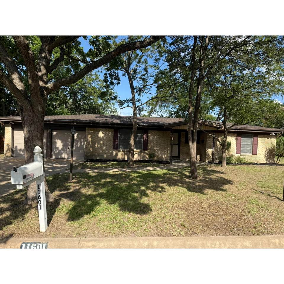 11601 Oak Trl - Photo 1
