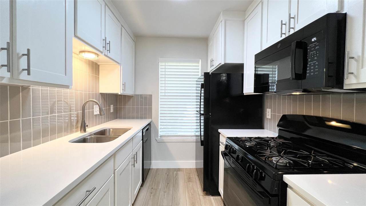 11208 Renel Dr - Photo 1