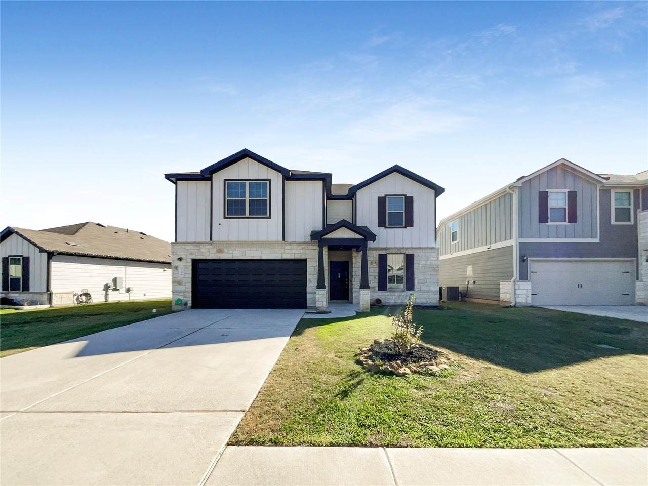 709 Hummingbird Ln - Photo 1