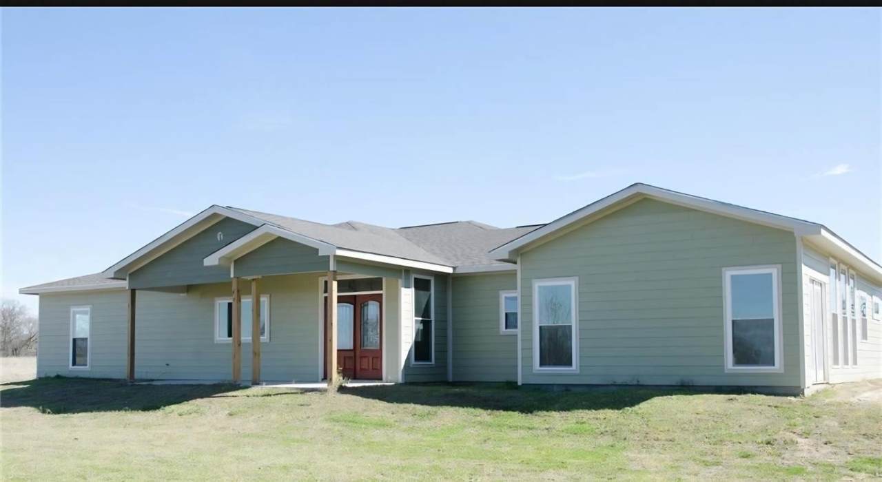 202 Private Road 4464 - Photo 1
