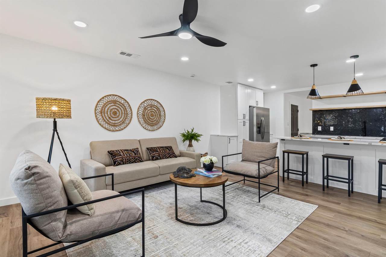 1601 Redondo Dr - Photo 1