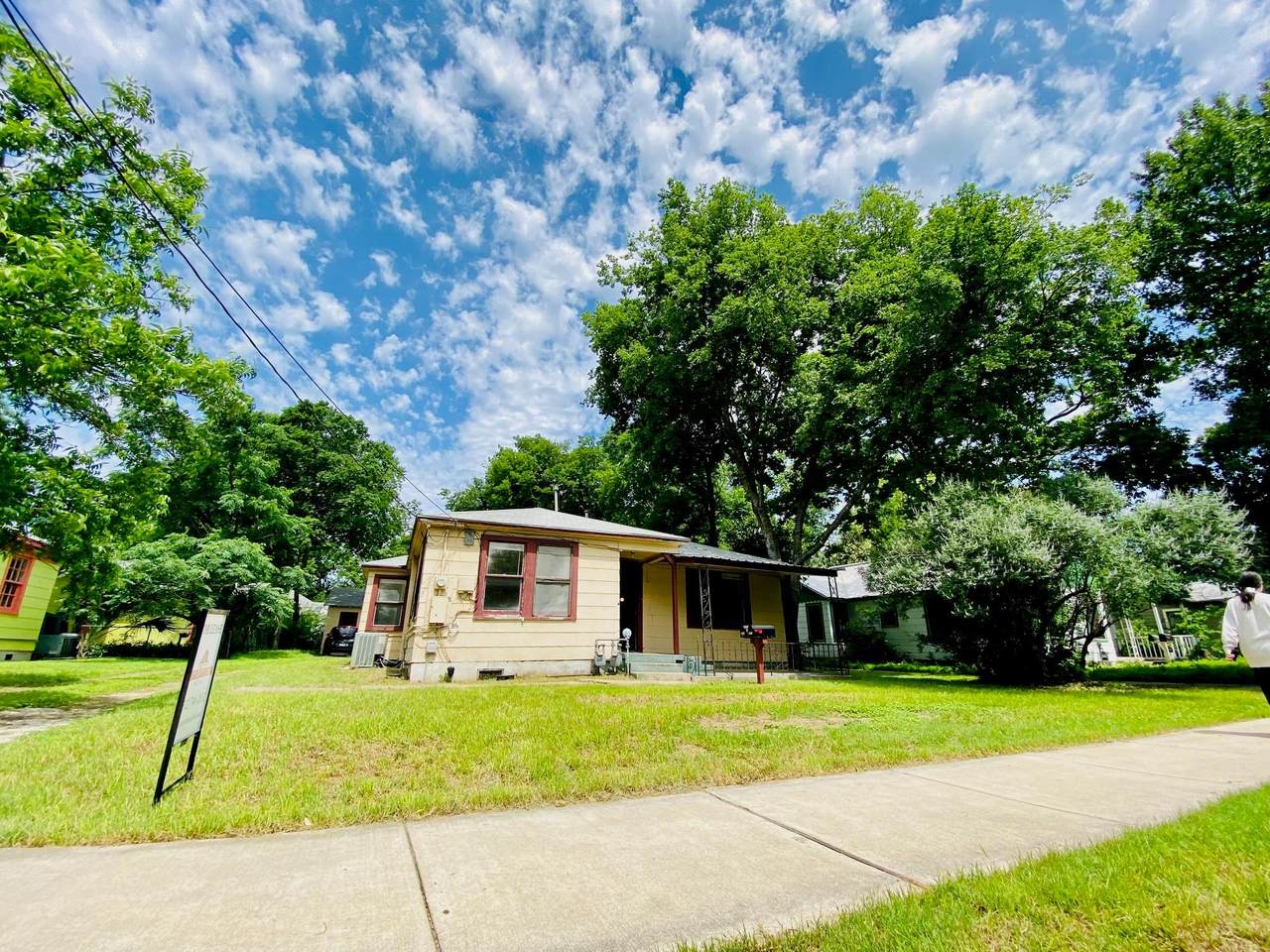 4902 Caswell Ave - Photo 1