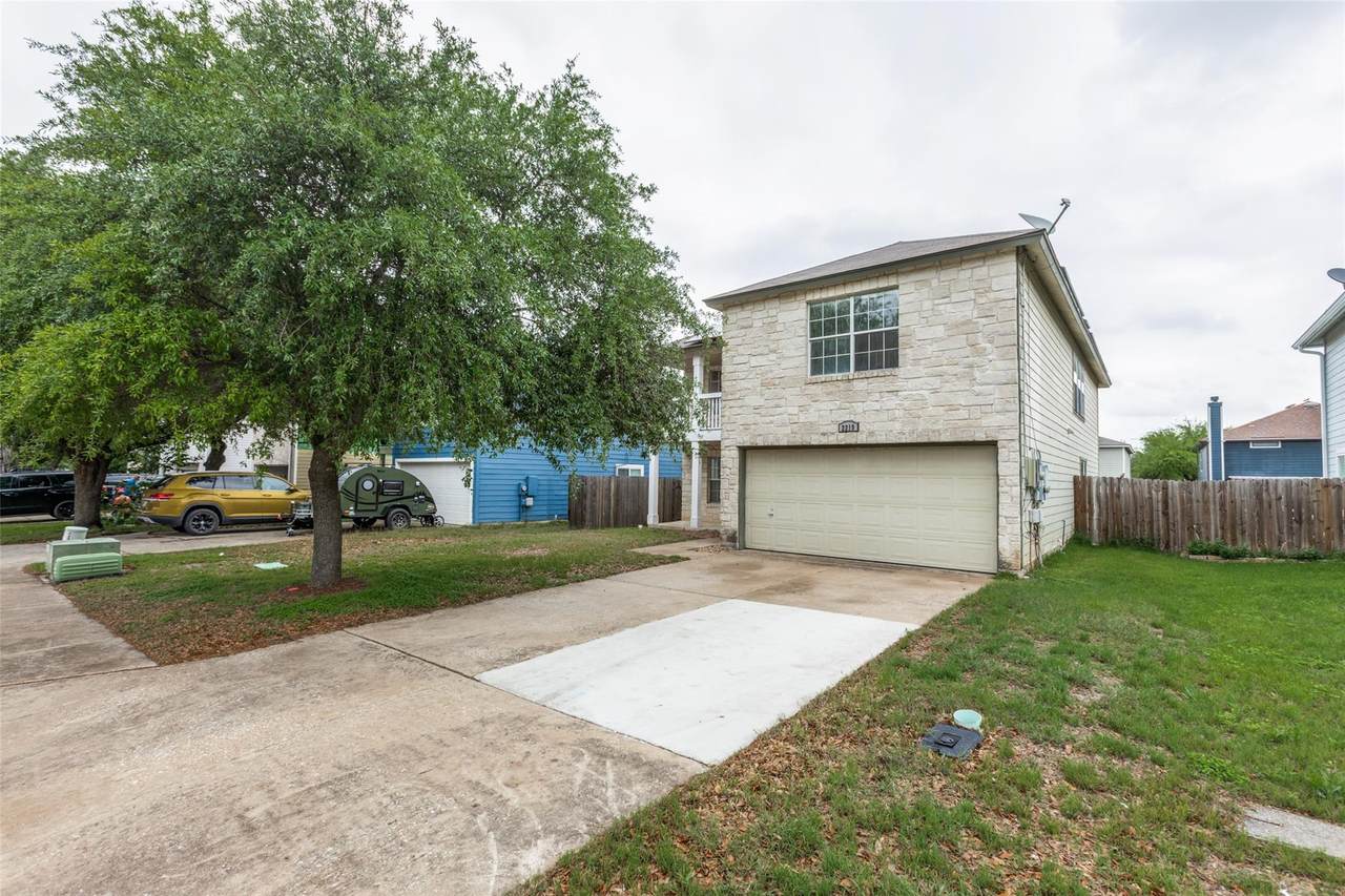 2219 Georgian Dr - Photo 1