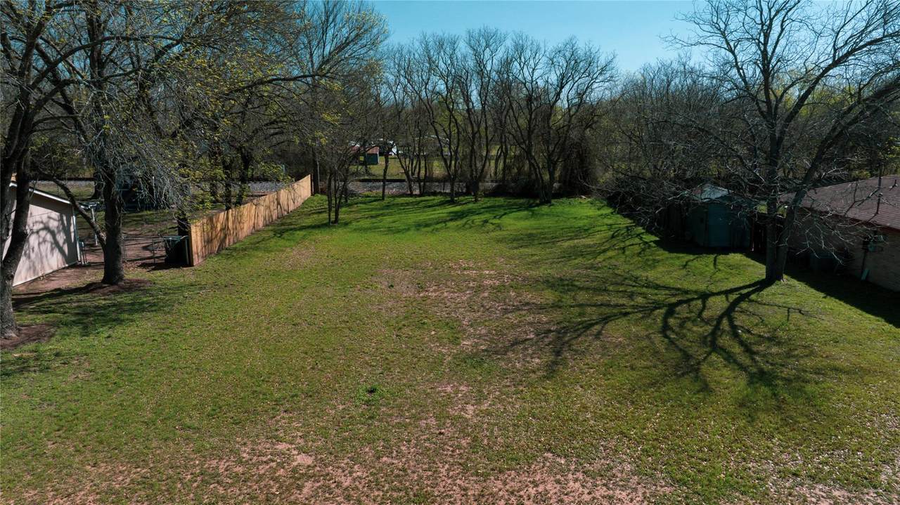 411 Persimmon St - Photo 1