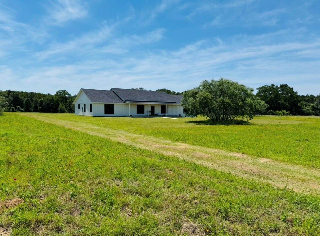 1300 Private Road 7037 - Photo 1