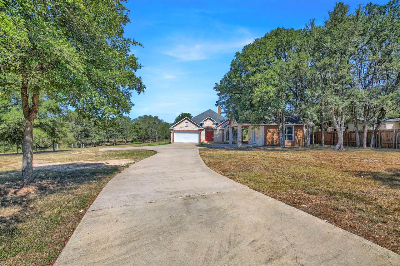 230 Heritage Oaks Dr - Photo 1