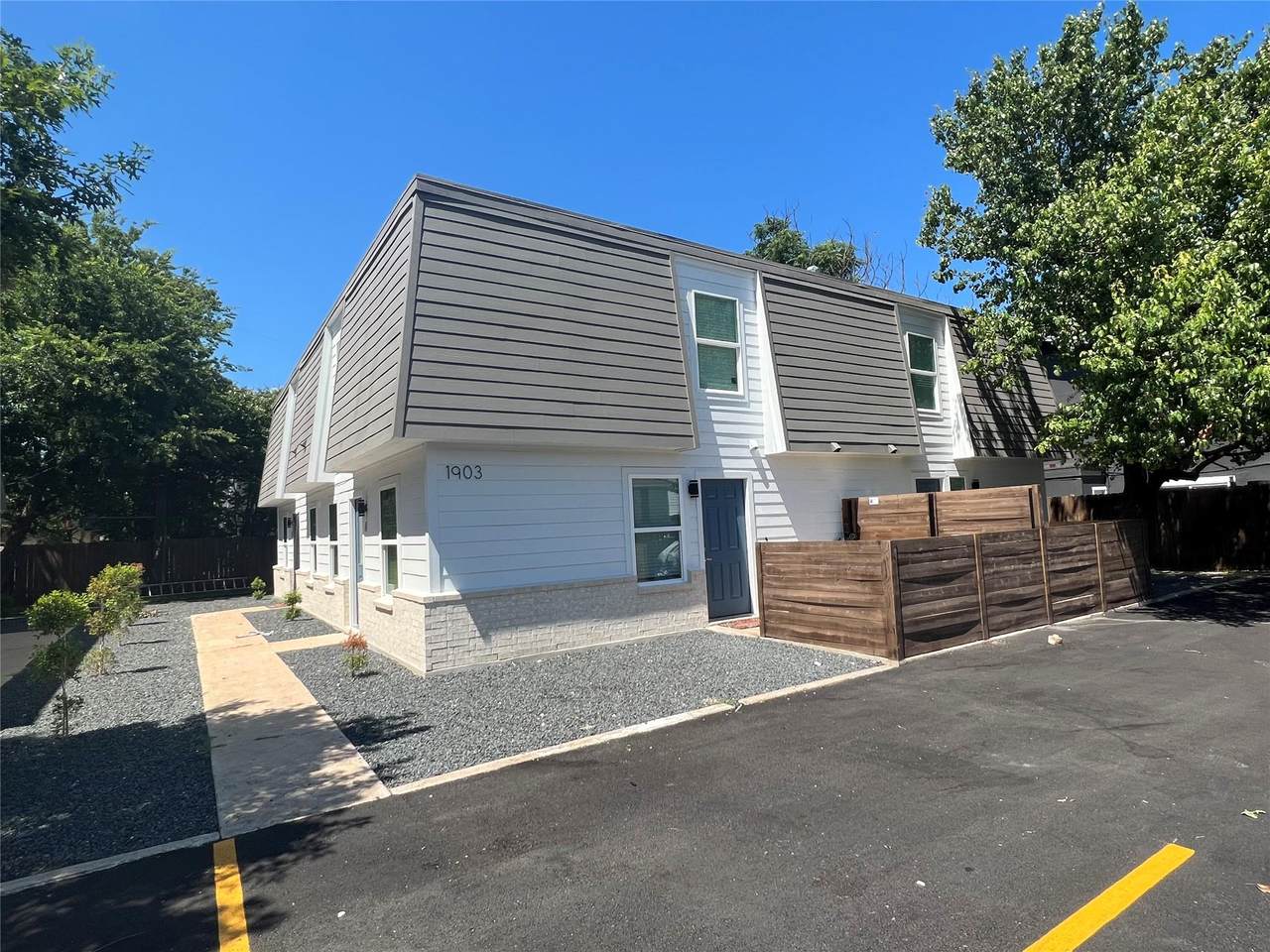 1901 Hearthstone Dr - Photo 1